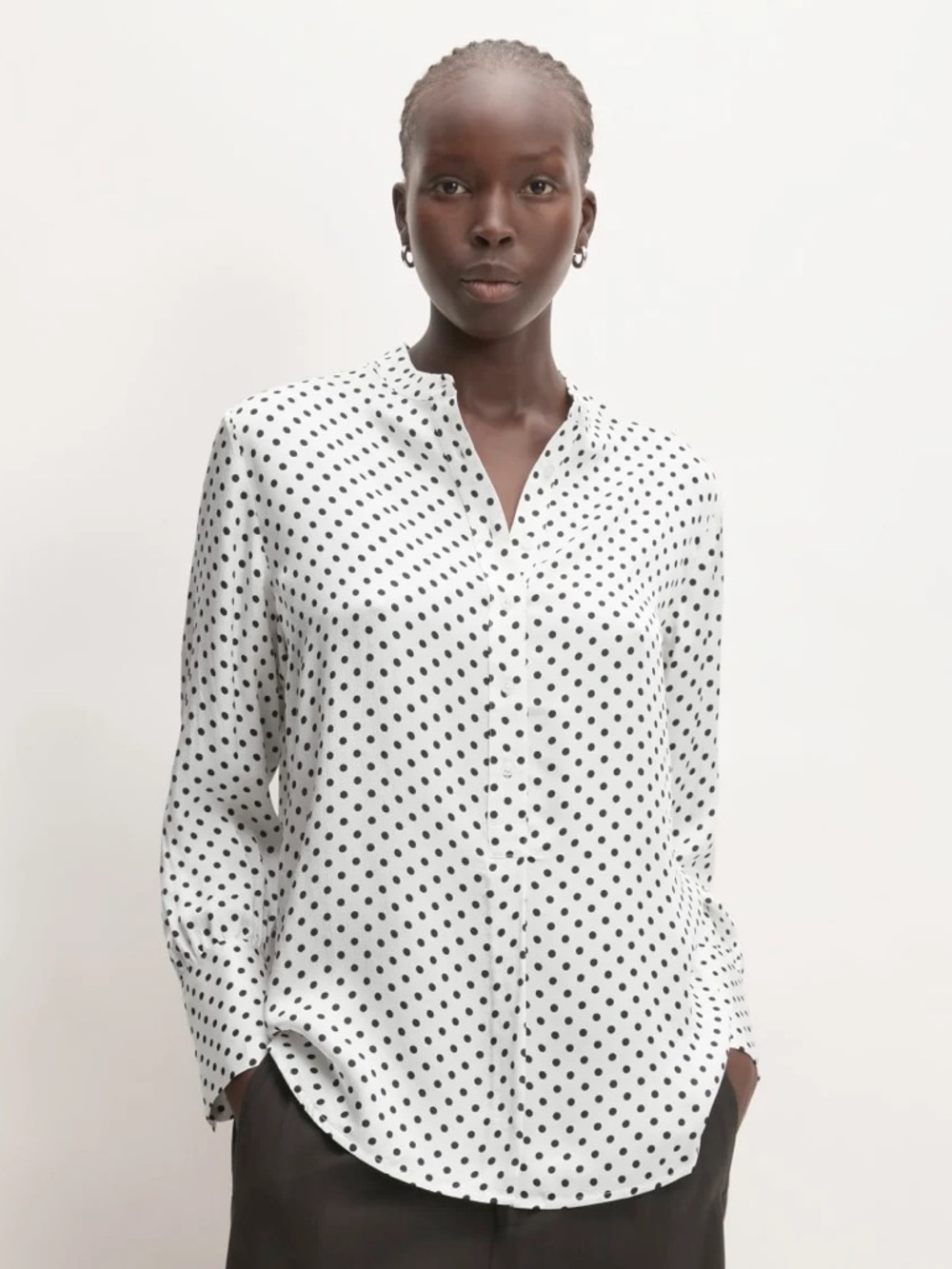 Everlane The Hammered Satin Popover Shirt in Polka Dot Print